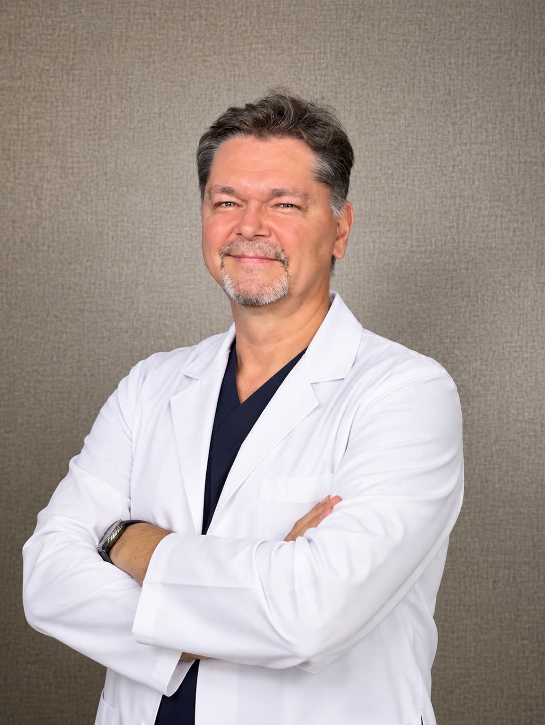 Dr. Ayhan Yener — Hekim
